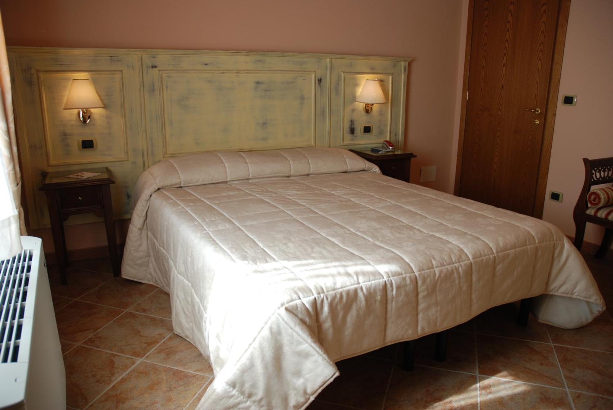 Albergo La Foresteria Bettolle Exterior photo