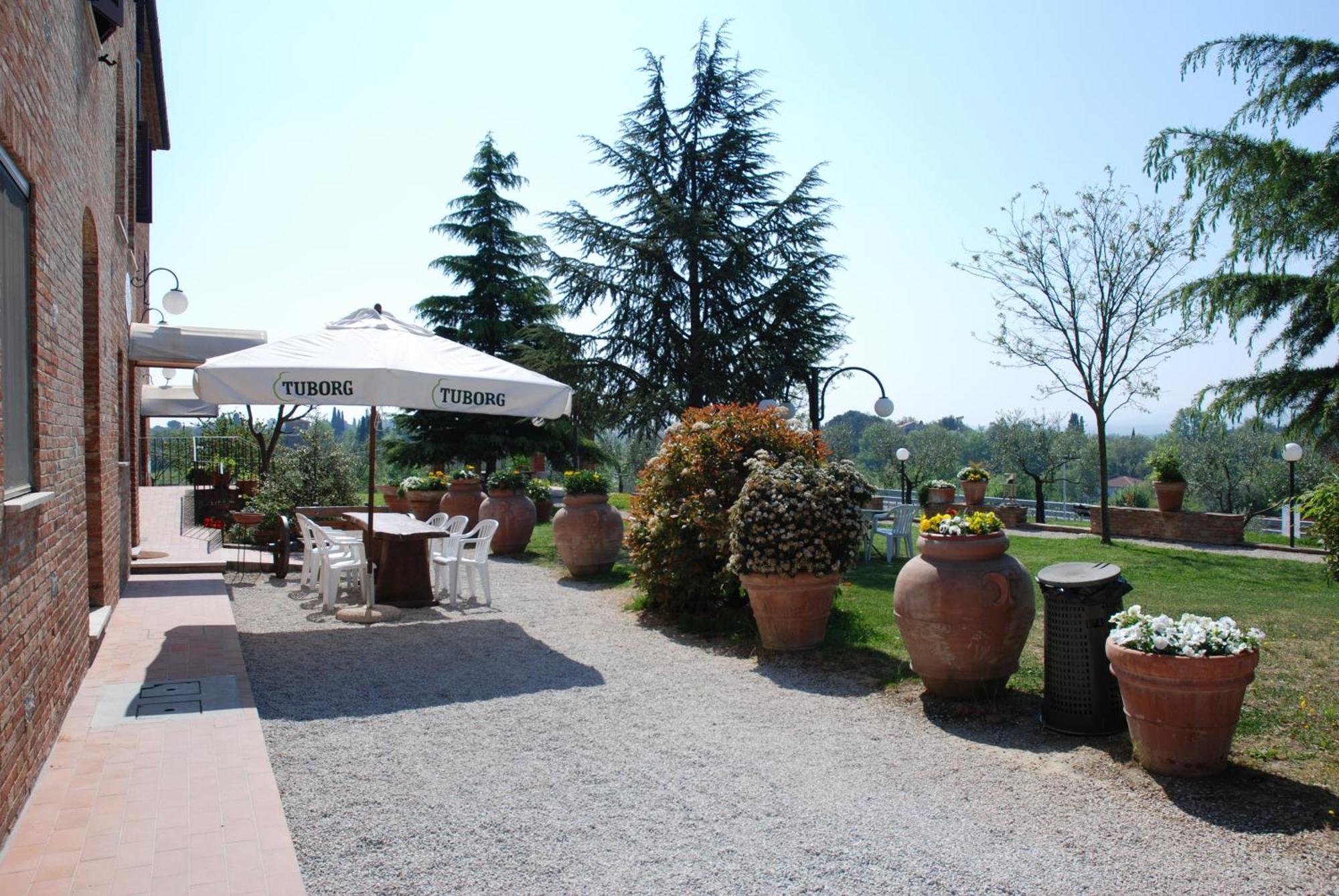 Albergo La Foresteria Bettolle Exterior photo