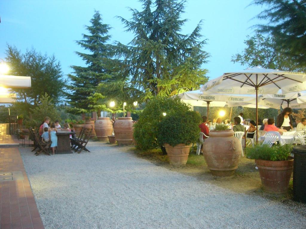 Albergo La Foresteria Bettolle Exterior photo